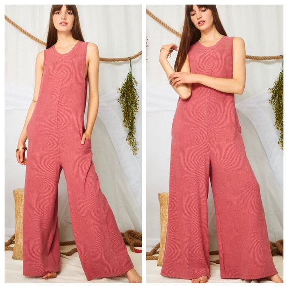 Absolutely fabulous wide leg Solid Jumpsuit - Picture 4 of 4